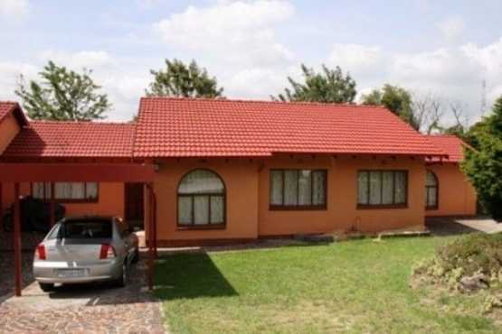 Furnished room Randburg no pets,  R 3300.00m to R3750.00m