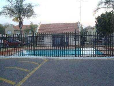 Furnished Townhouse To Rent in Die Hoewes