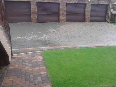 Garage to use for storage is available in Kempton Park area