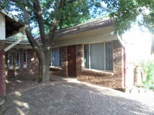 Garden flat in Waverley Pretoria for R3200 LampW included