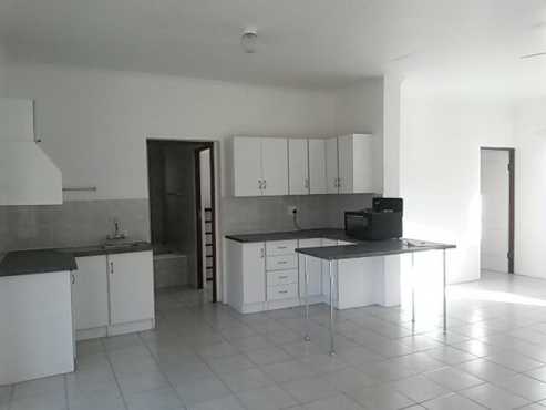 Garden flat to rent in Rieftonein