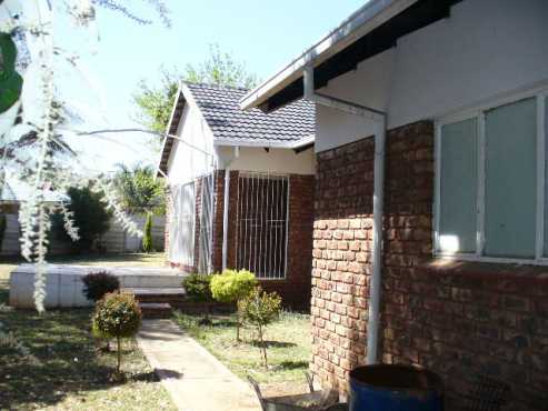 GARSFONTEIN - BIG HOUSE IN SOUGHT AFTER AREA