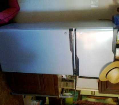 Gas  Electric updown fridge as good as new, wonderfull working order, to swap.