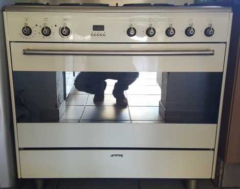 Gas stove. SMEG 900 5x burner gas, electric oven. model SSA91MFP9, Make me a offer