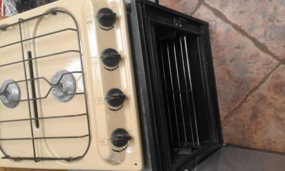 Gas stove with oven