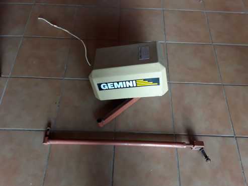 Gemini swing gate motor