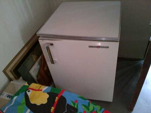 General electric small kitchen fridge