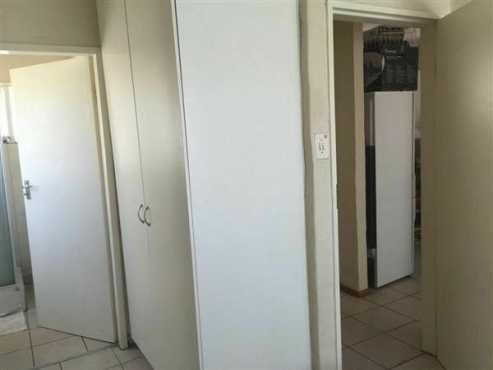 Germiston Central 3bedroomed flat to let for R4800 excl wampl on President Street