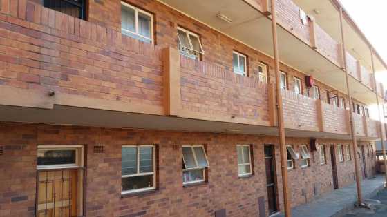 Gezina Large 1.5 Bedroom flat for sale.No Estate Agents