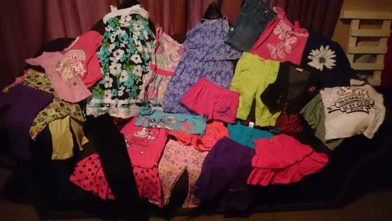 GIRLS CLOTHES 6 -8 YEARS AND SHOES NR 11-1