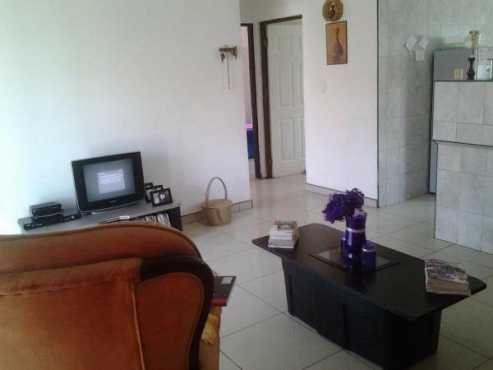 Glenvista 1bedroomed townhouse, bathroom, kitchen, lounge, 1st floor R4500 011 069-6528 or whats app