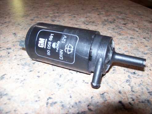 GMVW 12  volt Windscreen Washer Motor.