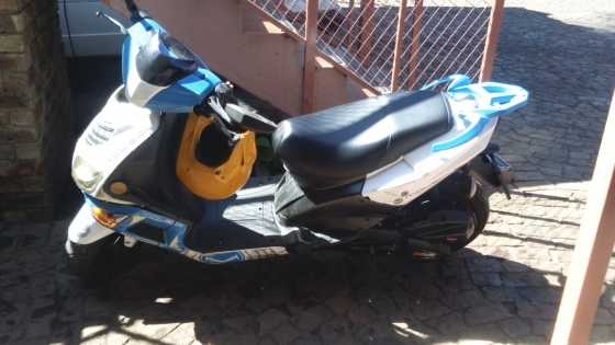 Gomoto Moveck 150cc scooter