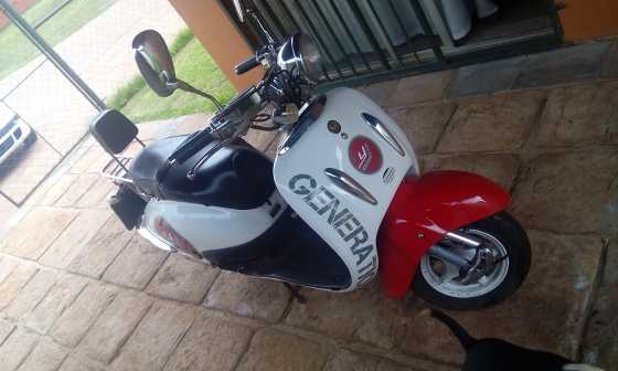 Gomoto Yesterday SI 150cc scooter