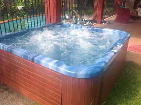 Good amp high quality 4, 6, 8 to 12 seater Jacuzzis units for sale