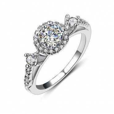 Gorgeous Engagement ring,1,8ct lab created diamond