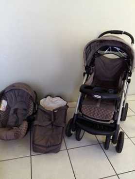 Graco pram with travel kit.