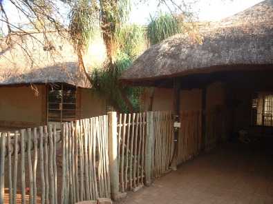 Grasdak huis in Rynoue te huur