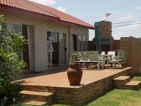 Great opportunity 4 bedroom house for sale in Bronkhorstbaai dorp