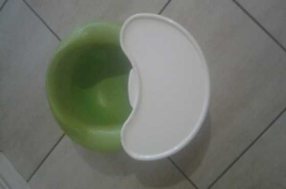 Green bumbo chair and tray