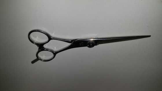 Hairdressing scissors