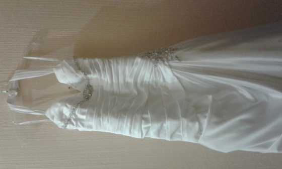 Halter neck wedding dress