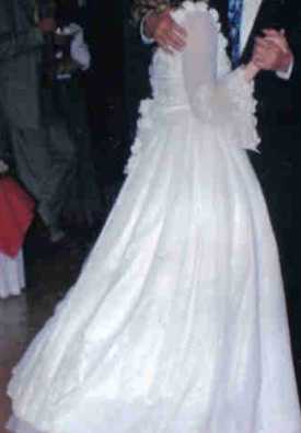 HAND-BEADED WEDDINGDRESS