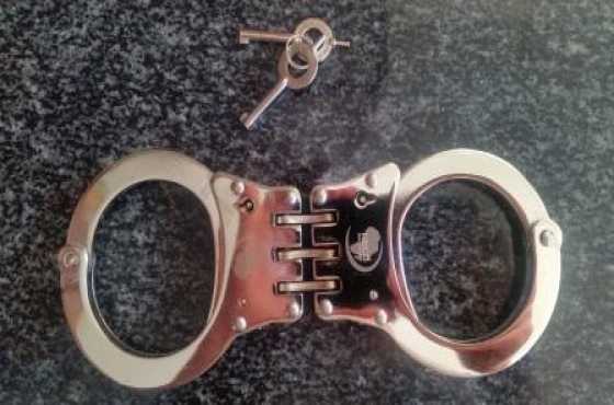 Hand cuffs - heavy duty with 2 keys and pouch