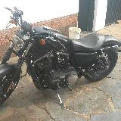 Harley davidson 883 sportster iron