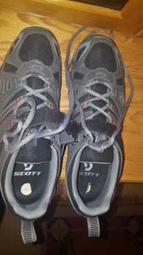 Hi-Teck Mountain Bike shoes with cleats