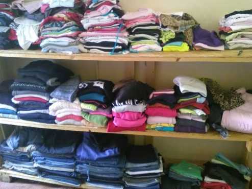 Hie there I pay  cash for  second hand  c clothes for man woman kiddies and  bedding