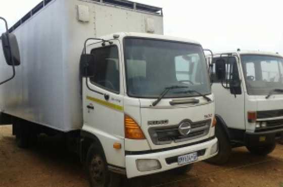 Hino 10.176 closed body on bargain