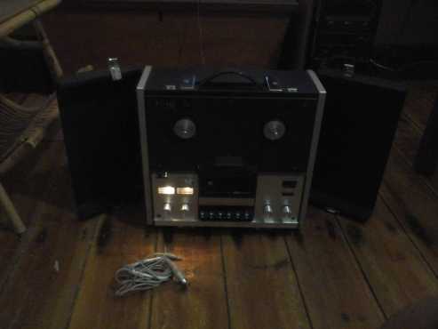 Hitachi Reel to Reel Stereo Tape Recorder