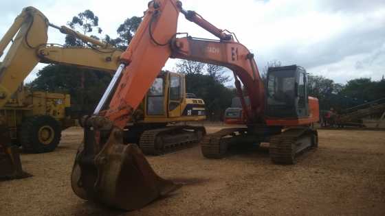 HITACHI ZAXIS 220