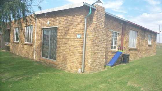 HOLIDAY HOUSE FOR SALE IN BRONKHORSTSPRUIT