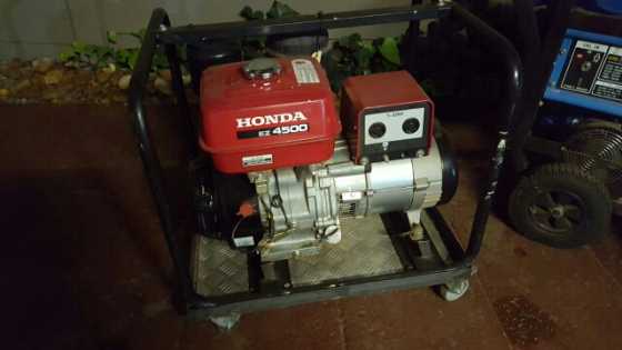 Honda 4500 KW Generator - like new