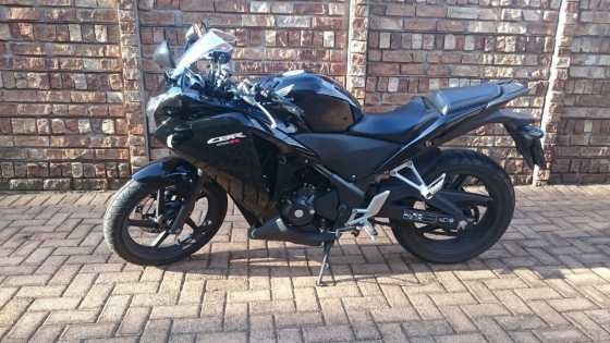 Honda CBR 250 black