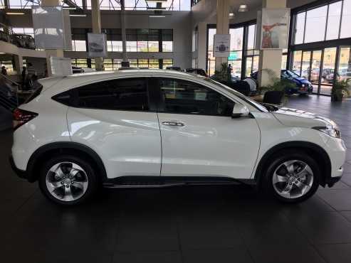 Honda HRV 1.8 Elegance CVT 2015 with 15500Km