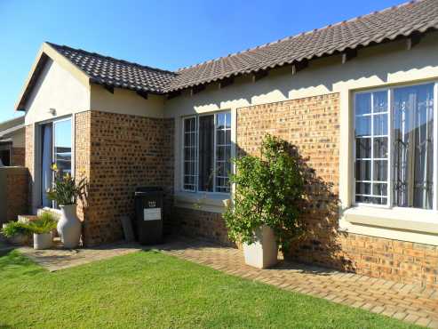 Honeydew Manor, Modern Neat amp Secure 3bed 2bath Garden Simplex to Let  available 1st May 2017