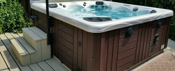 Hot Tub Jaccuzi for sale .