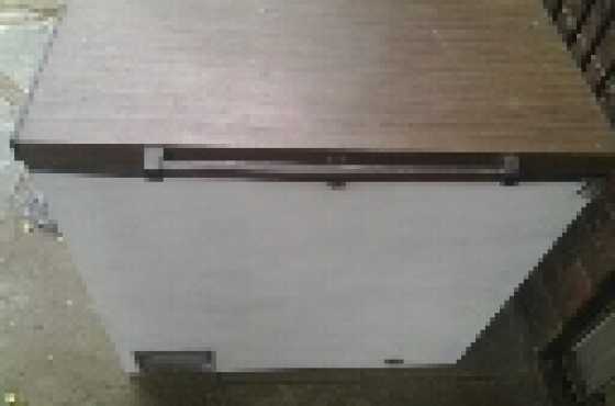 Hotpiont freezer chest 220l