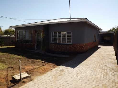 House amp Flat in Pretoria Gardens For Sale