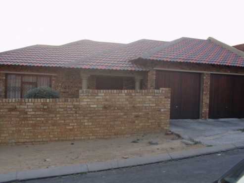 HOUSE FOR RENT IN DIEPKLOOF EXT 3 R7500