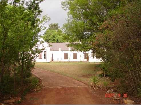 HOUSE WITH FLAT amp LOTS OF OUTBUILDINGS TO RENT ON FARM -PRETORIA-EAST