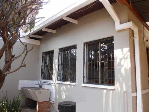 House with garden flat to rent in Capital Park - N432