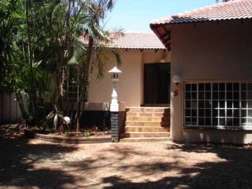 HUGE GUESTHOUSE OR PROPERTY FOR THE BIG FAMILY. AMANDASIG. PRETORIA NORTH