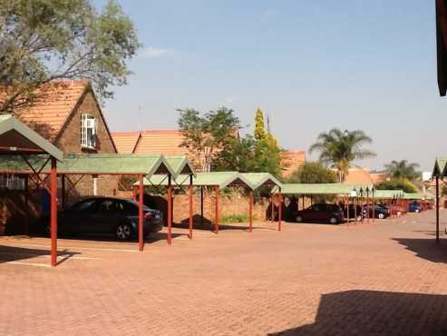 HURRY UP Excellent PRICE ampExcellent position starter 2bed 1bat garden flat in Die Hoewes, Centurion