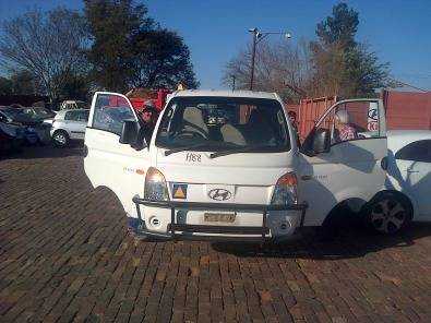 Hyundai H100 2.6 diesel LDV stripping for parts.