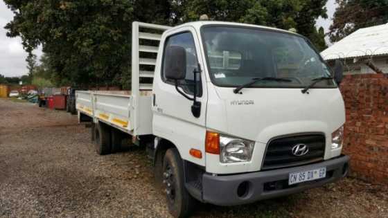 Hyundai HD72 4 Ton Dropside. Neat