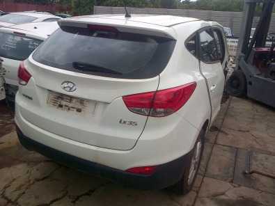 Hyundai IX 35 2.0 petrol now for stripping.